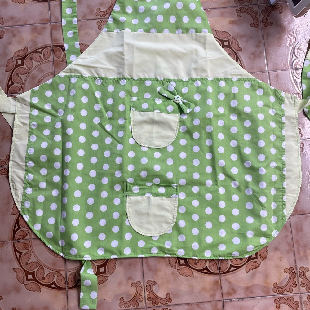 Green Polka Dot Apron with Pockets